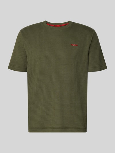 Produktfoto, olivgrünes Regular Fit T-Shirt aus Baumwoll-Mix von HUGO mit feiner Textur und kleinem roten Logoaufdruck auf der Brust, Herren T-Shirt von HUGO