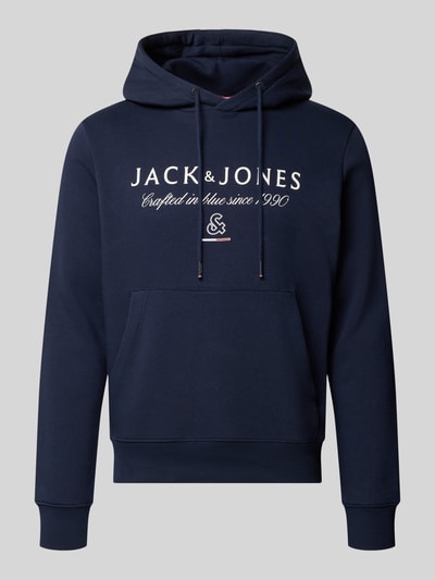Produktfoto, Relaxed Fit Hoodie aus Baumwoll-Mix Modell 'KYLE' von JACK & JONES in Dunkelblau mit Kapuze, Känguru-Tasche und Label-Detail