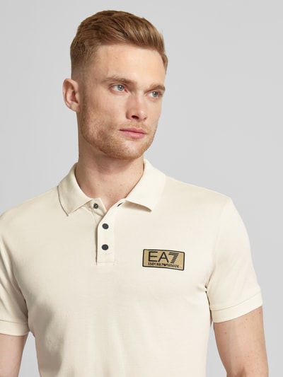 EA7 Emporio Armani Slim Fit Poloshirt mit Label-Patch Offwhite 3
