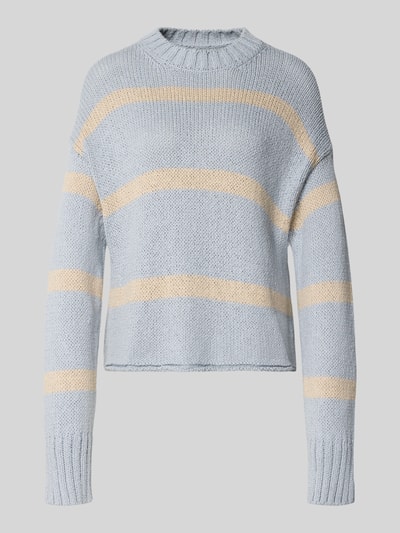 Produktfoto, Regular Fit Strickpullover aus Baumwoll-Mix von Marc O'Polo, Optik: Unifarben mit hellblauen und cremefarbenen Streifen, Rundhals, Langarm, gerippter Ärmelabschluss und Rollsaum, Materialverarbeitung: Strick, Material: Baumwoll-Mix