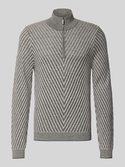 Produktfoto, Strickpullover aus Schurwolle von Emporio Armani in Grau mit Chevron-Muster, Troyer-Kragen, reine Schurwolle, schmale Passform.
