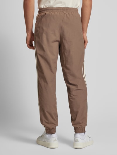 adidas Originals Sweatpants mit elastischem Bund Dunkelbraun 5