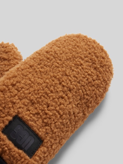 UGG Fäustlinge mit Label-Badge Modell 'UGGFLUFF MITTEN' Camel 3