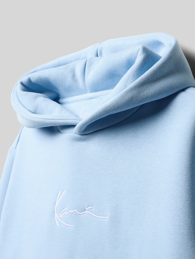 KARL KANI Bluza z kapturem o kroju regular fit z mieszanki bawełny z kieszenią kangurką Niebieski 2