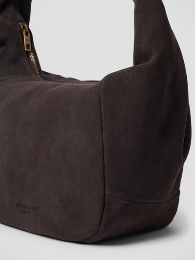 Productfoto, donkerbruine suède dames schoudertas met ritssluiting, hoofdvak, schouderband, model 'Farrah' van LIEBESKIND BERLIN, breedte 37 cm, lengte 27 cm, diepte 15 cm, bandlengte 45 cm