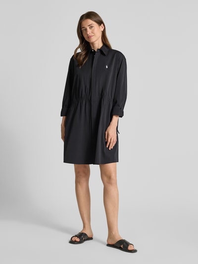 Frauenmodel trägt Tailliertes Hemdblusenkleid aus reiner Baumwolle von Polo Ralph Lauren, Optik: Unifarben, Mini-Länge, Logo-Stitching, Ganzkörperansicht von vorne.