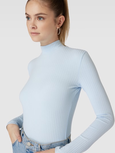 EDITED Bluzka z mieszanki wiskozy i elastanu z długim rękawem i efektem prążkowania model ‘Manon’ Morski 3