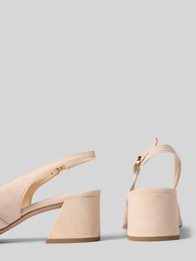Produktfoto, Pumps aus Leder mit Blockabsatz von Högl in Beige, echtes Leder, spitze Schuhspitze, Riemen mit Dornschließe, Absatzhöhe 5 cm, Damenschuh Größe 40.