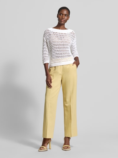 Frauenmodel trägt Strickpullover mit Rundhalsausschnitt und 3/4-Arm von Luisa Cerano im Baumwoll-Mix, Regular Fit, Farbe Weiß, Ganzkörperansicht von vorne.