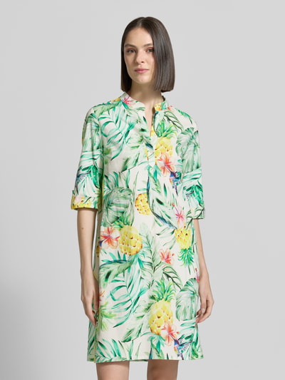 Frauenmodel trägt Hemdblusenkleid mit Tunikakragen von ROBE LÉGÈRE, Baumwoll-Elasthan-Mix, Gerader-Schnitt, Allover-Look, Minikleid, Ganzkörperansicht von vorne.