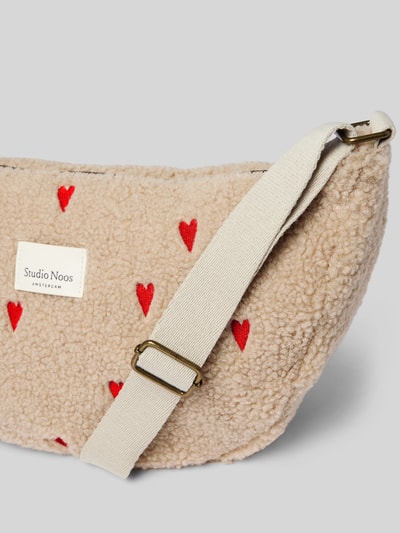 STUDIO NOOS Bauchtasche aus Teddyfell Sand 3