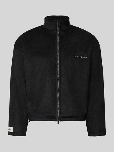 Produktfoto, schwarze Fleecejacke mit Label-Stitching und Zweiwege-Reißverschluss von ANOTHER COTTON LAB, Woll-Mix, Regular Fit, glatte Oberfläche