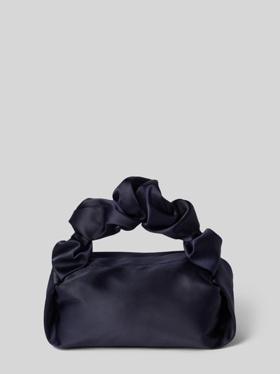 Produktfoto, Shoulder Bag mit Raffungen von Jake*s Cocktail, satynowa torebka na ramię z marszczeniami, główna komora na zamek, szerokość w rozmiarze 1: 19 cm, długość: 13 cm, głębokość: 11 cm, długość paska na ramię: 32 cm, kolor granatowy, gładka tekstura