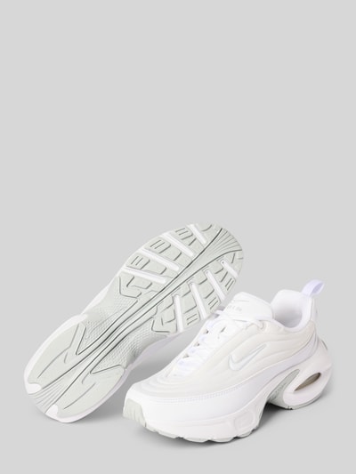 Produktfoto, Sneaker mit Logo Modell 'Air Max Portal' von Nike in Weiß mit abgerundeter Spitze, Schnürung, 7 cm Absatz, 5 cm Schafthöhe, 7 cm Schaftweite, gummierte Sohle, glatte Texturen