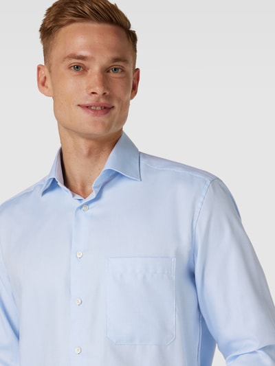 ETERNA COMFORT FIT Koszula biznesowa o kroju comfort fit z kieszenią na piersi Błękitny 3