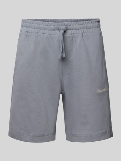 Produktfoto, Shorts mit Label-Stitching Modell 'KARL' von Jack & Jones aus Baumwoll-Mix in Grau, Relaxed-Fit, elastischer Bund mit Kordelzug, seitliche Eingrifftaschen, Bundweite 42 cm, Innenbeinlänge 20 cm.