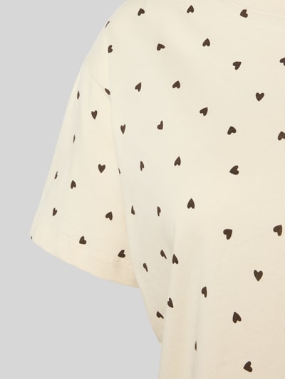 Frauenmodel trägt Pyjama-Oberteil mit Rundhalsausschnitt von Jake*s Casual, Reine Baumwolle, Regular-Fit, Allover-Muster, Nahaufnahme Oberkörper.