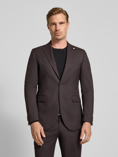 Mannermodel draagt Slim Fit Sakko uit zuivere scheerwol Model 'Paul' van CG – CLUB of GENTS, kastanjebruin, gladde textuur, nahaufnahme bovenlichaam. Ruglengte maat 50: 74 cm, schouderbreedte: 45 cm, mouwlengte: 65 cm, reverskraag, 2-knoopsluiting, borst- en klepzakken.