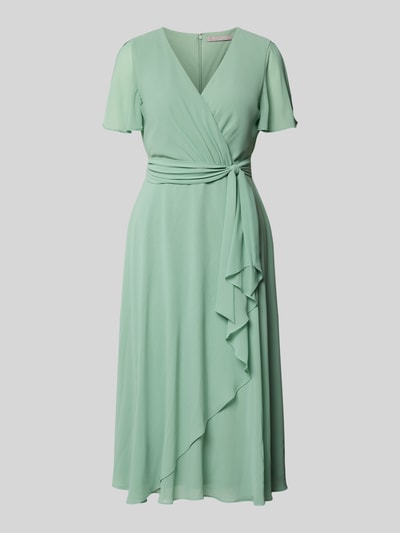 Productfoto, knielange cocktailjurk met strikriem van Christian Berg Cocktail, mintgroen chiffon, getailleerde fit, gewikkelde look, damesmode