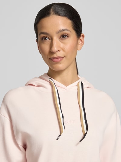 BOSS Bluza z kapturem o kroju regular fit z detalem z logo Różowy 3