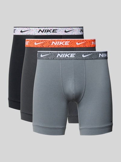 Produktfoto, Trunks im 3er-Pack mit elastischem Logo-Bund von Nike aus Baumwoll-Mix mit Stretch-Anteil, körpernaher Schnitt, verschiedene Farben