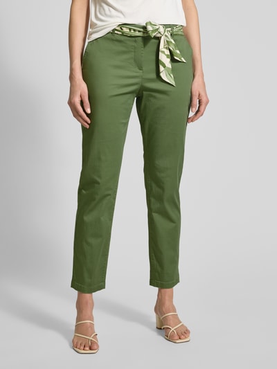 Christian Berg Woman Slim Fit Chino mit Bindegürtel Schilf 4