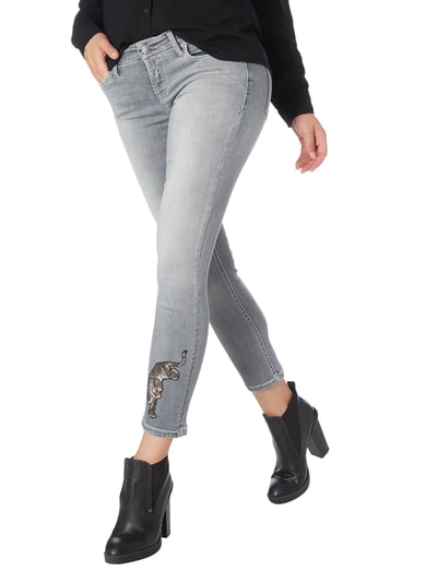 Cambio Slim Fit Jeans mit Tiger-Aufnäher Hellgrau 3