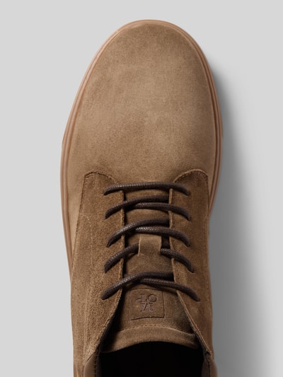 Produktfoto, Sneaker aus echtem Rindsleder Modell 'MALTE 11' von Marc O'Polo, hellbraunes Wildleder, braune Schnürsenkel, Herren Sneaker von Marc O'Polo