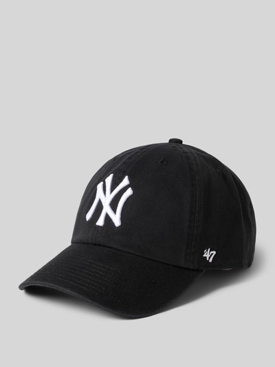Produktfoto, schwarze Basecap aus reiner Baumwolle Modell 'NEYYAN' von '47 mit Stickereien, klassischer Passform und verstellbarem Verschluss