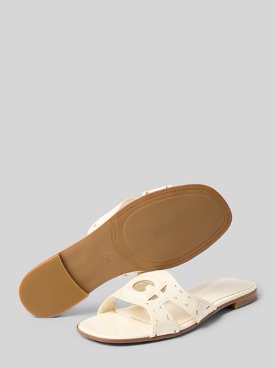 Produktfoto, Sandalette mit Logo-Muster Modell 'CIESTA' von Guess in Creme und Braun, glatte Sohle, Schlupfform, Damen, Absatzhöhe 2 cm