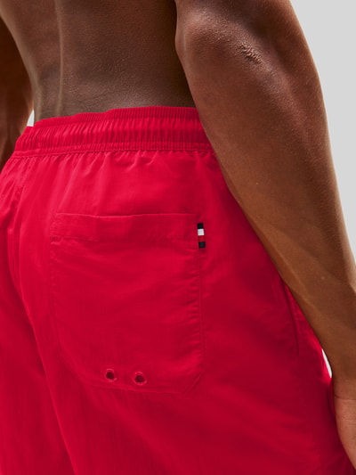 Tommy Hilfiger Regular Fit Badehose mit Logo Stitching Rot 3