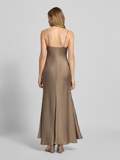 Bardot Abendkleid mit Wasserfall-Ausschnitt Modell 'MONROE' Taupe 5