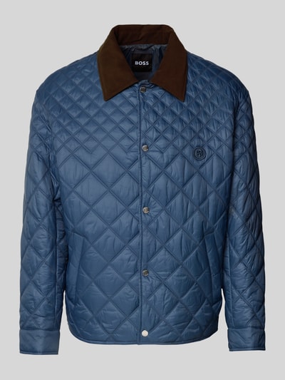 Produktfoto, Regular Fit Steppjacke mit Cord-Kragen Modell 'C-COSMIX' von BOSS in Unifarben mit Logo-Stitching und Druckknöpfen, gesteppte Textur.