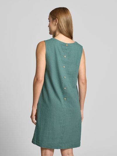 Vrouwenmodel draagt Knielang Kleid aus linnenmix en viscosemix Modell 'LAVA' van FREE/QUENT in recht model, knielengte, ronde hals, ruglengte 95 cm, borstwijdte 50 cm, Ganzkörperansicht Rückansicht.