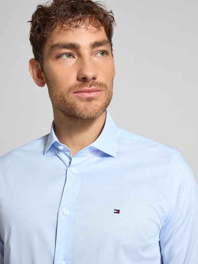 Tommy Hilfiger Tailored Koszula biznesowa o kroju slim fit z kołnierzykiem typu kent Niebieski 3