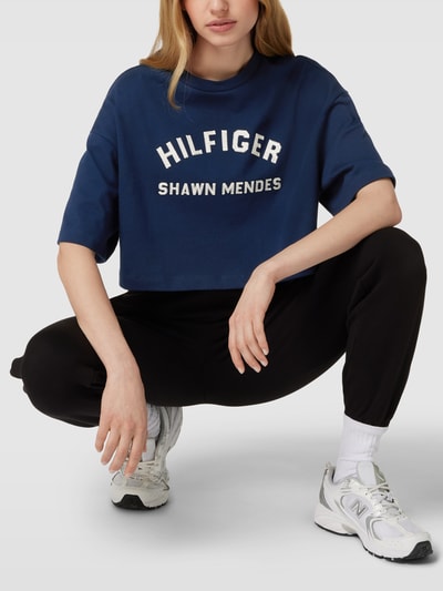 Tommy Hilfiger Cropped T-Shirt mit Label-Stitching Marine 1