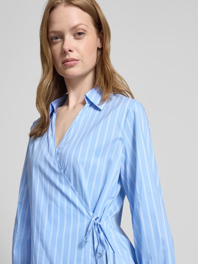 Christian Berg Woman Blouse in wikkellook met V-hals Blauw - 3