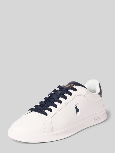 Produktfoto, Low Top Sneaker aus echtem Leder Modell 'HERITAGE COURT II' von Polo Ralph Lauren in Weiß mit strukturiertem Sohlenprofil, Label-Prägung und Logo-Print, Glattleder, unifarbene Optik, flacher Absatz, abgerundete Schuhspitze, Schnürung.