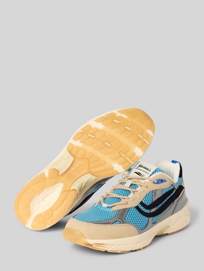 Produktfoto, Sneaker mit Label-Detail von Genesis, blaue Mesh-Textur, cremefarbene Gummisohle, Schnürung, abgerundete Spitze, Größe 44: Absatzhöhe 4 cm, Schafthöhe 8 cm, Schaftweite 10 cm