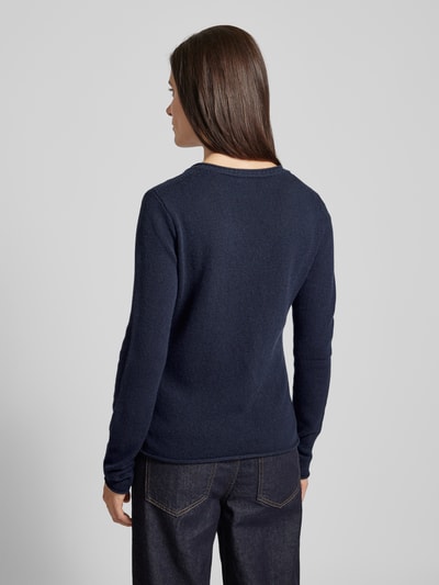 Tommy Hilfiger Sweter z zaokrąglonym dekoltem w serek model ‘SOFT WOOL’ Ciemnoniebieski 5