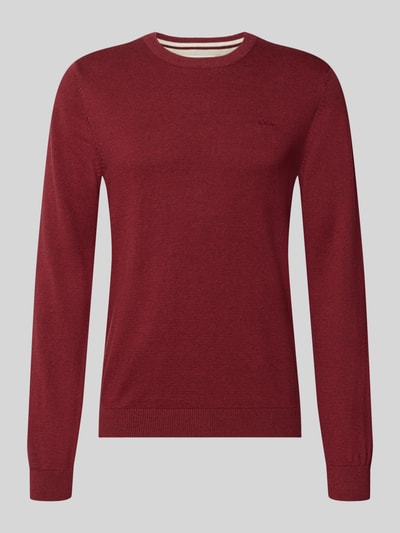 Produktfoto, bordeauxroter Regular Fit Pullover aus reiner Baumwolle von s.Oliver RED LABEL, glatte Textur, klare Linien, neutrale Kulisse.