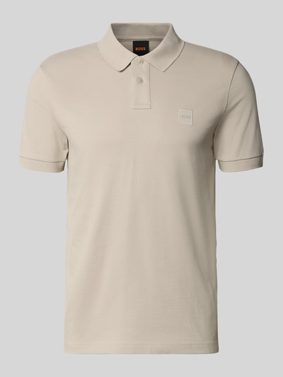 Produktfoto, Slim Fit Poloshirt aus Baumwoll-Mix von BOSS Orange, efekt: jednolity kolor, krój slim fit, naszywka z logo, kołnierzyk polo, rękaw: krótki rękaw, zakończenie rękawów: prążkowane, wykończenie materiału: pika, materiał: mieszanka bawełny