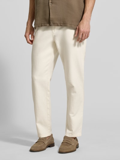 Männermodel trägt Hose mit elastischem Bund und Tunnelzug von JAKE*S STUDIO MEN aus reiner Baumwolle in Relaxed-Fit, Ganzkörperansicht von vorne.