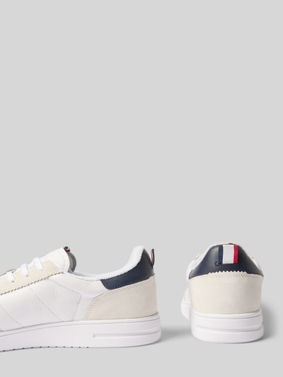 Productfoto, sneakers van rundleer van Polo Ralph Lauren voor heren, wit met donkerblauw, gladde en suède textuur