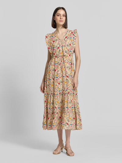 Modelka kobieca nosi Midikleid in Wickel-Optik Modell 'Samo' od LOLLYS LAUNDRY w stylu A-linia, czysta bawełna, kolorowy wzór allover, długość pleców 111 cm, szerokość w rozmiarze S 50 cm, widok całej sylwetki od przodu.