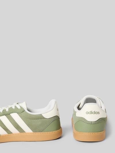 Produktfoto, Sneaker mit Label-Detail von adidas Sportswear im Leder-Mix mit abgerundeter Spitze, strukturierte Sohle, Schnürverschluss, Absatzhöhe 2 cm, Schafthöhe 4 cm, Schaftweite 5 cm, grüne und weiße Farbtöne, Gummisohle.
