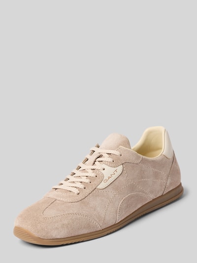 Productfoto, Sneaker uit leer met labeldetail model 'Spearclub' van Gant, beige tinten, afgeronde neus, vetersluiting, rubberen zool, hakhoogte 1 cm, schachthoogte 8 cm, schachtbreedte 10 cm, fijne suède textuur