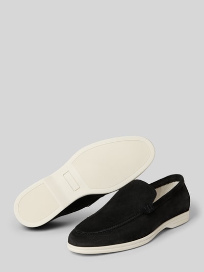 Produktfoto, schwarze Loafers aus Leder Modell 'Mayne' von Steve Madden mit abgerundeter Spitze, Schlupfform, weißer Sohle, Echtleder, Absatzhöhe 2 cm, Schafthöhe 7 cm, Schaftweite 6 cm