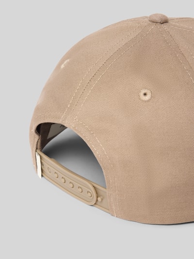 Produktfoto, Basecap mit Stitching von Les Deux aus reiner Baumwolle, verstärkter Schirm, regulowany rozmiar, beżowy kolor, widoczne faktury szwów