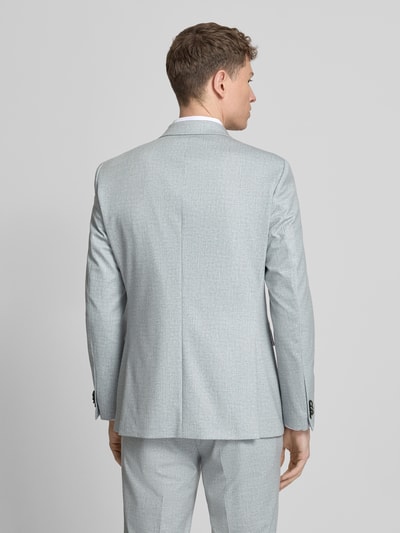 Männermodel trägt Slim Fit 2-Knopf-Sakko Modell 'Paul' von CG - Club of Gents im hellgrauen Material-Mix mit Viskose-Anteil, Ganzkörperansicht Rückansicht. Rückenlänge, Schulterbreite und Ärmellänge bei Größe 50 im Kontext.